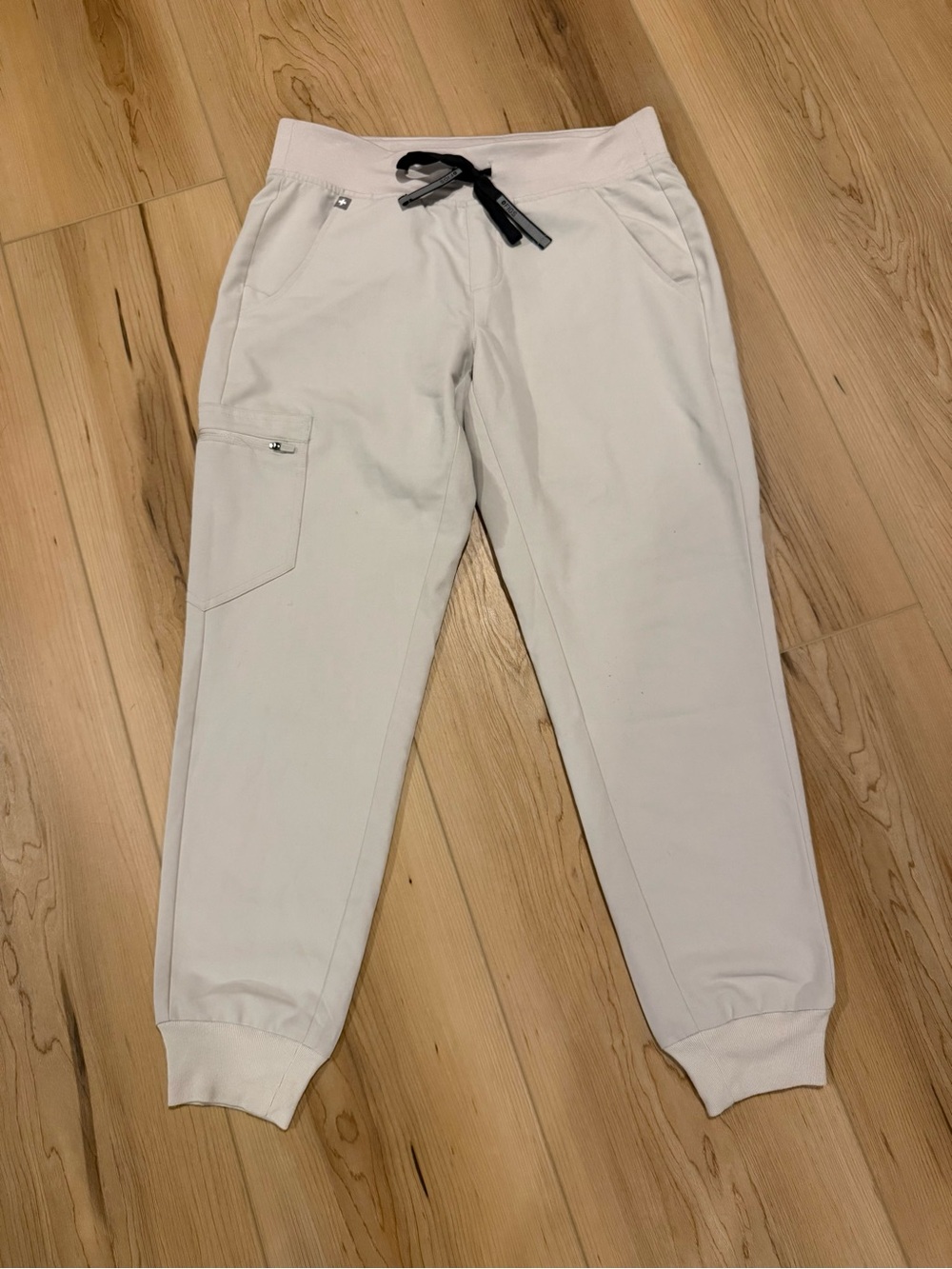 FIGS joggers in a light beige size small petite